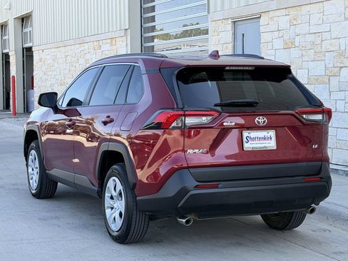 Used 2020 Toyota RAV4 LE FWD image 4