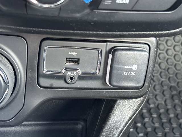 Used 2022 Jeep Renegade Latitude AWD/4WD image 34