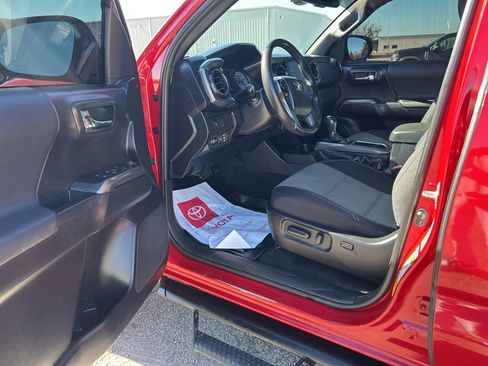Used 2021 Toyota Tacoma TRD Off-Road image 10