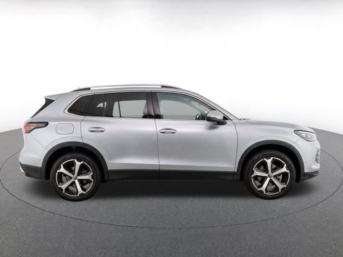 Used 2026 Volkswagen Tiguan SE AWD/4WD image 9