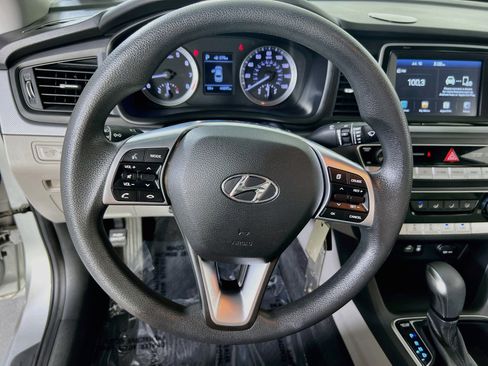 Used 2019 Hyundai Sonata SE w/ Cargo Package FWD image 11