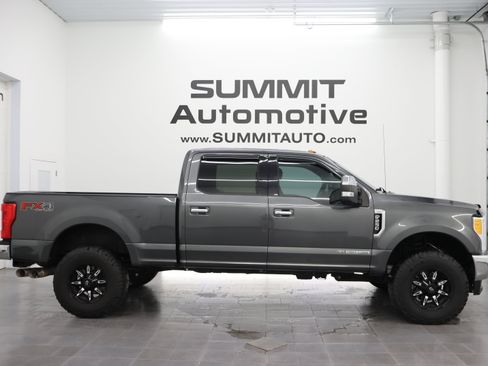 Used 2017 Ford F250 XLT w/ XLT Premium Package AWD/4WD image 2