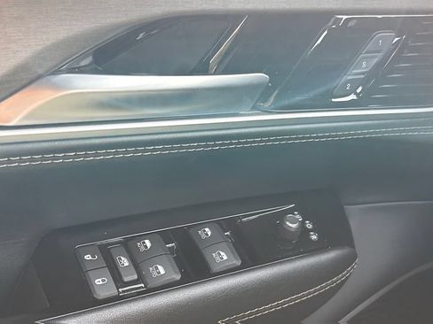 Used 2025 Jeep Wagoneer Series II AWD/4WD image 35