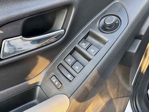 Used 2020 Chevrolet Trax LT w/ LT Convenience Package image 23