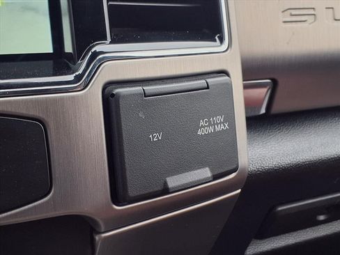 Used 2022 Ford F350 Platinum w/ FX4 Off-Road Package image 25