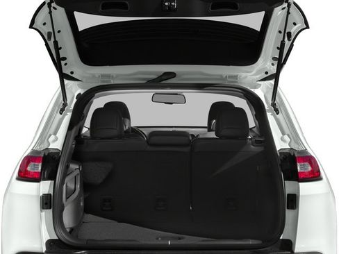 Used 2018 Jeep Cherokee Limited w/ Trailer Tow Group AWD/4WD image 16