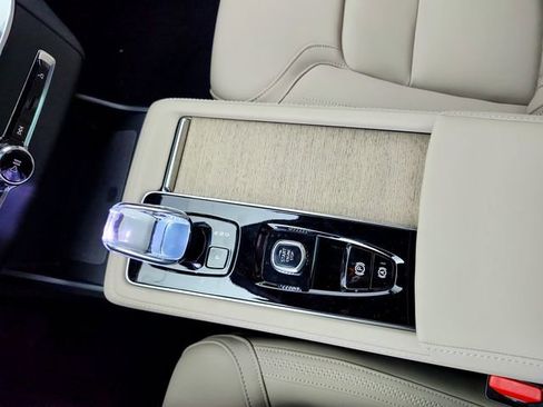 New 2026 Volvo XC90 B5 Plus w/ Protection Package image 26