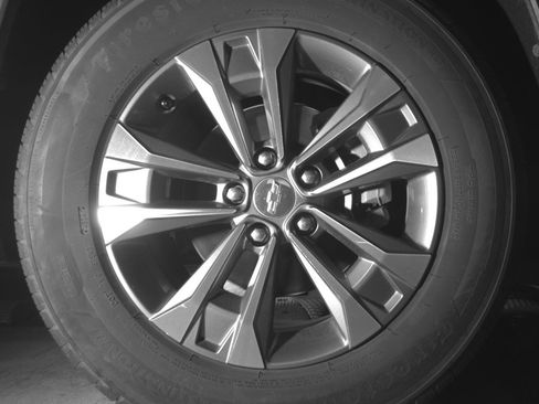 Used 2025 Chevrolet Equinox LT FWD image 13