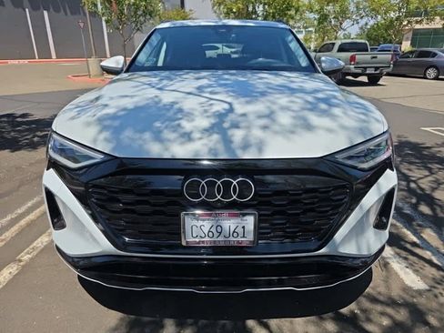 Used 2024 Audi Q8 e-tron Premium Plus w/ Premium Plus Package AWD/4WD image 2