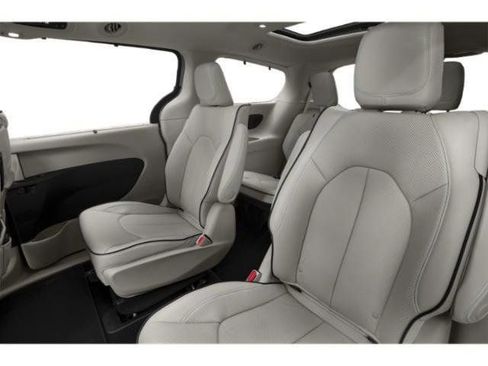 Used 2020 Chrysler Pacifica Touring-L w/ S Appearance Package FWD image 17