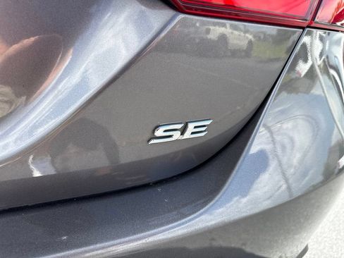 Used 2019 Toyota Camry SE FWD image 30
