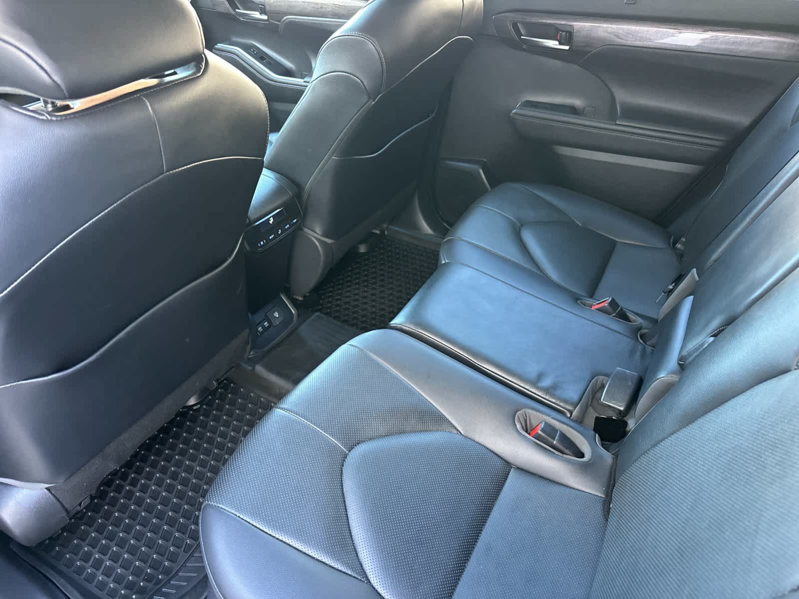 Used 2020 Toyota Highlander Limited AWD/4WD image 4