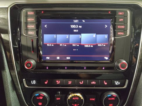 Used 2018 Volkswagen Passat 2.0T SE FWD image 25