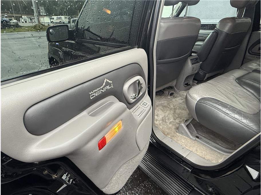 Used 1999 GMC Yukon Denali AWD/4WD image 25