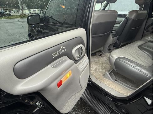 Used 1999 GMC Yukon Denali image 25
