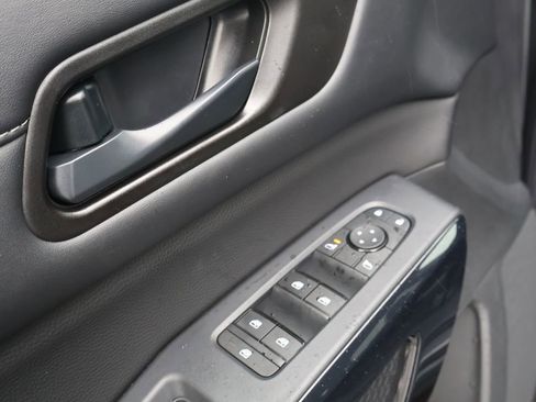 Used 2025 Nissan Pathfinder S image 19