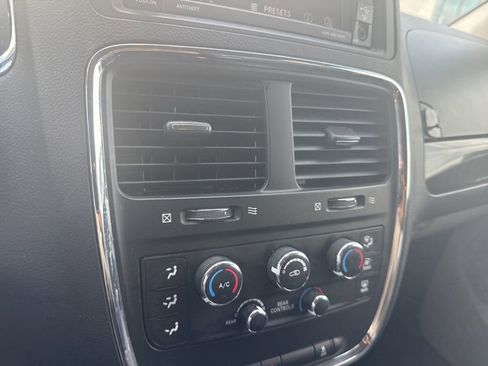 Used 2017 Dodge Grand Caravan SE w/ Power Window Group FWD image 12