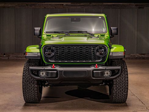 Used 2025 Jeep Wrangler Unlimited Rubicon AWD/4WD image 2