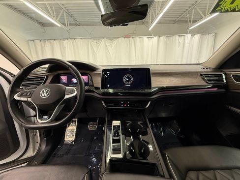 Used 2024 Volkswagen Atlas SEL Premium R-Line AWD/4WD image 18