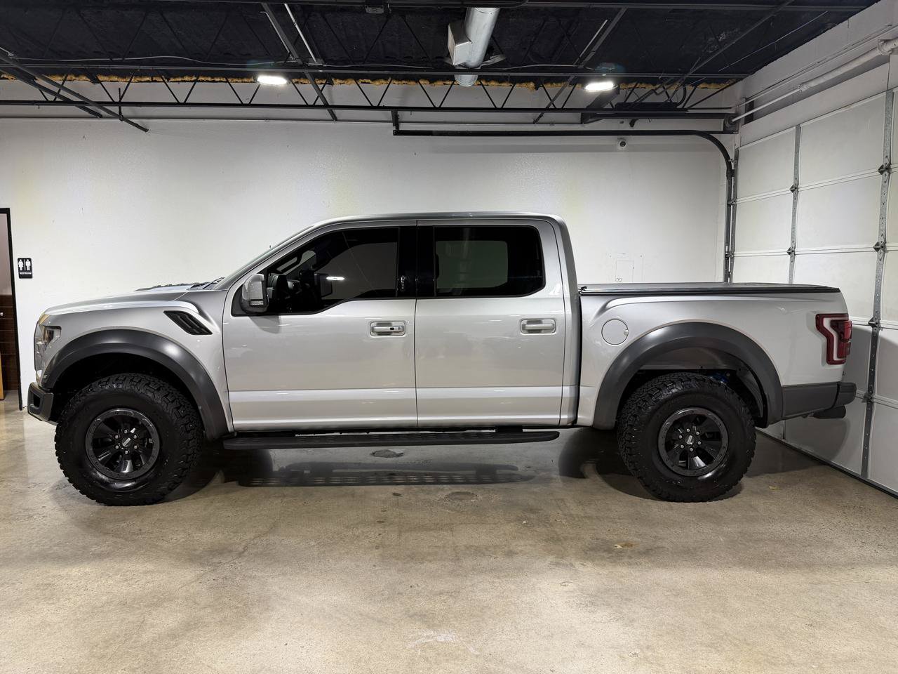 Used 2018 Ford F150 Raptor w/ Equipment Group 802A Luxury AWD/4WD image 2