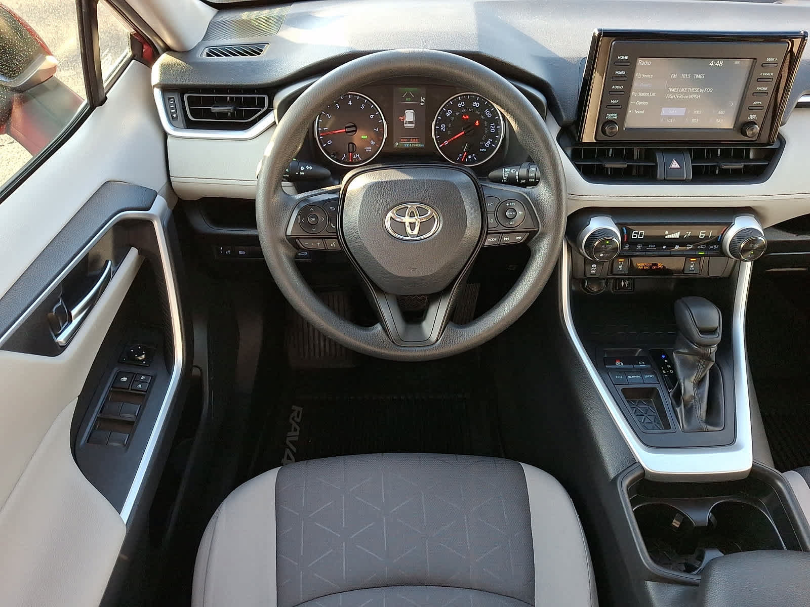 Used 2019 Toyota RAV4 XLE w/ Convenience Package FWD image 13