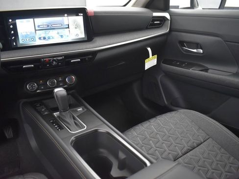 New 2025 Nissan Kicks SV image 32