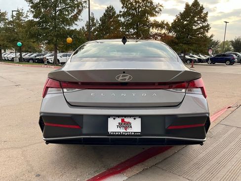 Used 2025 Hyundai Elantra SEL image 7