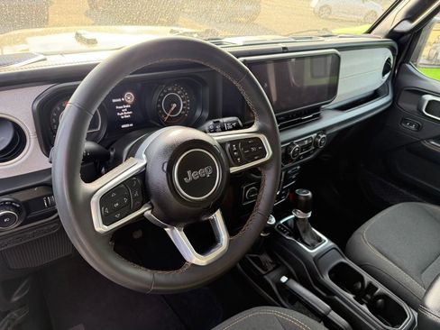 Used 2024 Jeep Wrangler Unlimited Sahara AWD/4WD image 24