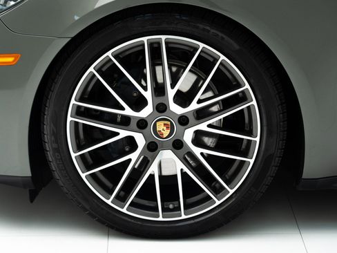 Certified 2023 Porsche Panamera 4 Platinum Edition image 12