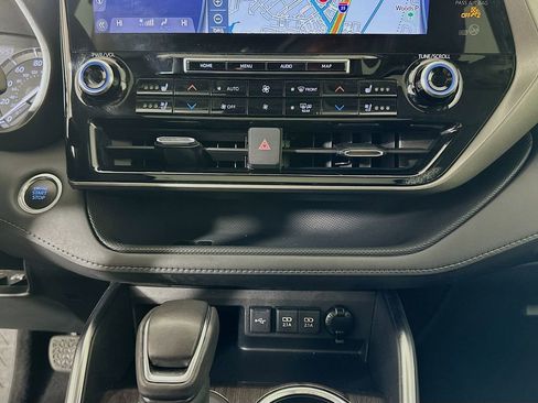 Certified 2021 Toyota Highlander Limited image 16