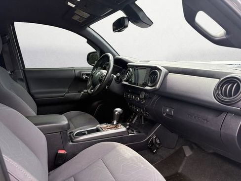Used 2019 Toyota Tacoma TRD Sport AWD/4WD image 15