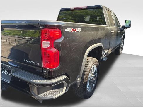 Used 2023 Chevrolet Silverado 2500 Custom w/ Custom Value Package AWD/4WD image 12