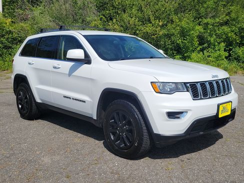 Used 2021 Jeep Grand Cherokee Laredo AWD/4WD image 3