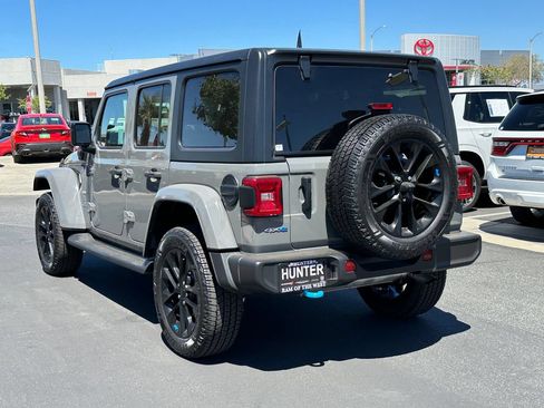Used 2022 Jeep Wrangler Unlimited Sahara w/ Cold Weather Group AWD/4WD image 4