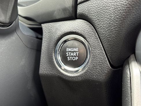 Used 2025 Toyota RAV4 XLE image 33