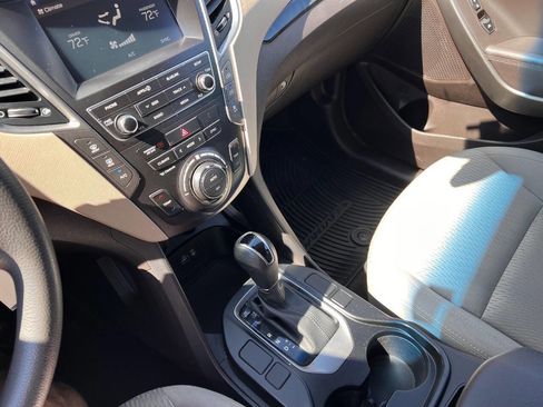 Used 2017 Hyundai Santa Fe SE AWD/4WD image 18