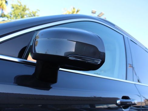 Used 2017 Volvo XC90 T6 Momentum w/ Vision Package image 13