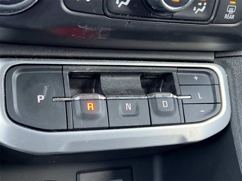 Certified 2023 GMC Acadia SLE w/ Driver Convenience Package image 24