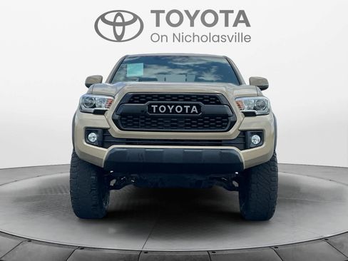 Used 2017 Toyota Tacoma TRD Off-Road w/ Tow Package (A/T) AWD/4WD image 8