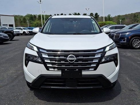 Used 2024 Nissan Rogue SV AWD/4WD image 2