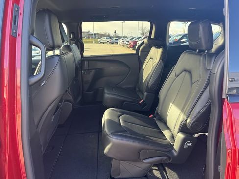 New 2026 Chrysler Pacifica Select w/ S Appearance Package FWD image 23