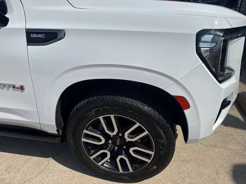 Used 2021 GMC Yukon XL AT4 w/ AT4 Premium Plus Package AWD/4WD image 4
