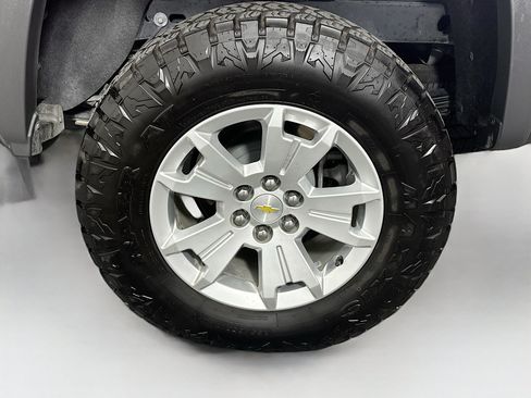 Used 2021 Chevrolet Colorado LT w/ Safety Package RWD image 11