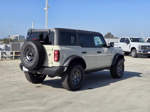 New 2025 Ford Bronco Badlands image 4