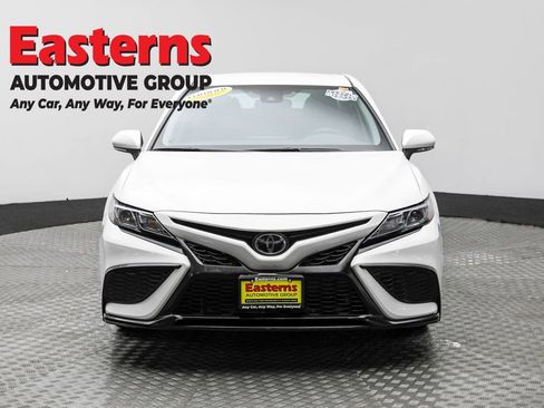 Used 2023 Toyota Camry SE image 2