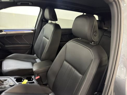 Used 2024 Volkswagen Tiguan SE R-Line AWD/4WD image 5