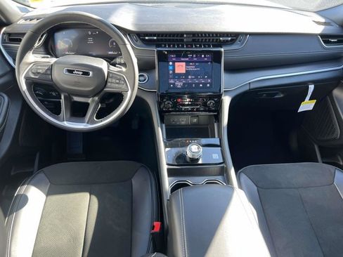 Used 2025 Jeep Grand Cherokee L Altitude image 11