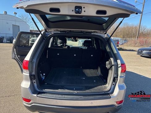 Used 2018 Jeep Grand Cherokee Laredo image 24