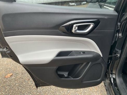 Used 2025 Jeep Compass Limited image 19