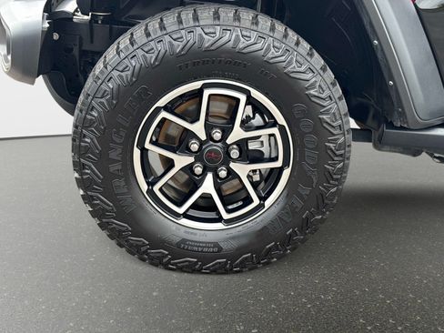 Used 2024 Jeep Wrangler Unlimited Rubicon w/ Technology Group AWD/4WD image 11